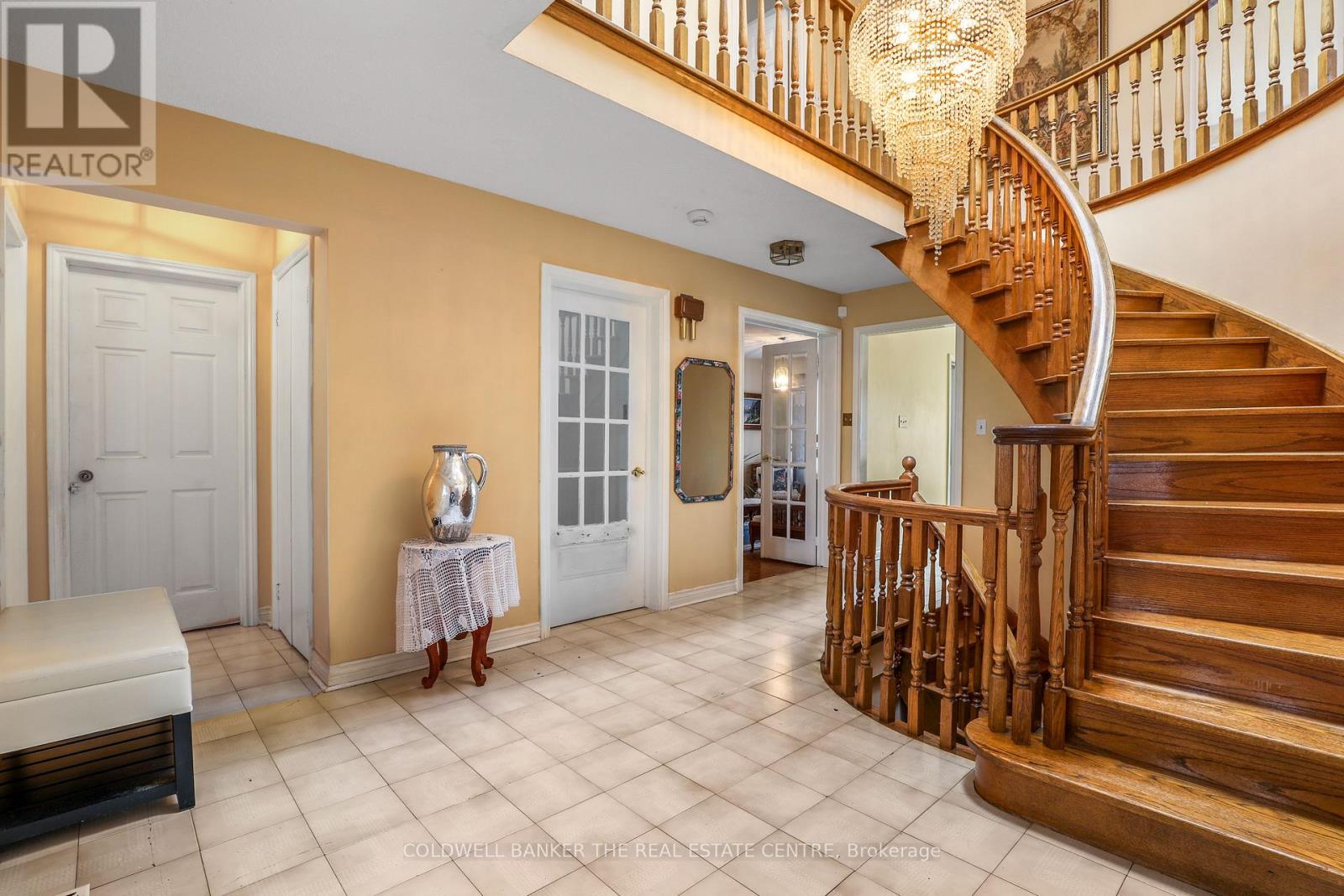 36 Ovida Avenue, Toronto, Ontario  M9B 1E1 - Photo 5 - W12917996