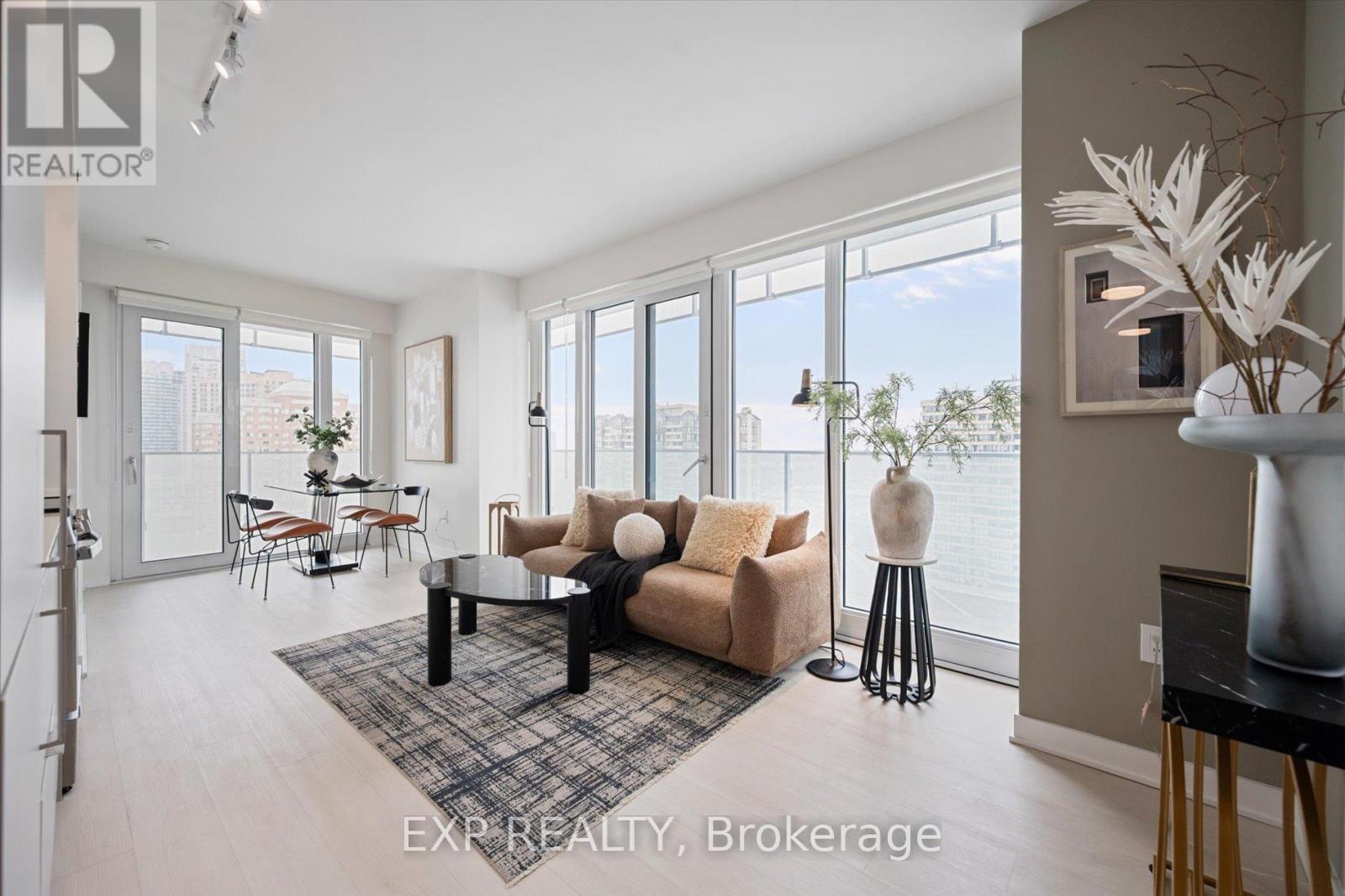 1403 - 3900 CONFEDERATION PARKWAY, Mississauga, Ontario