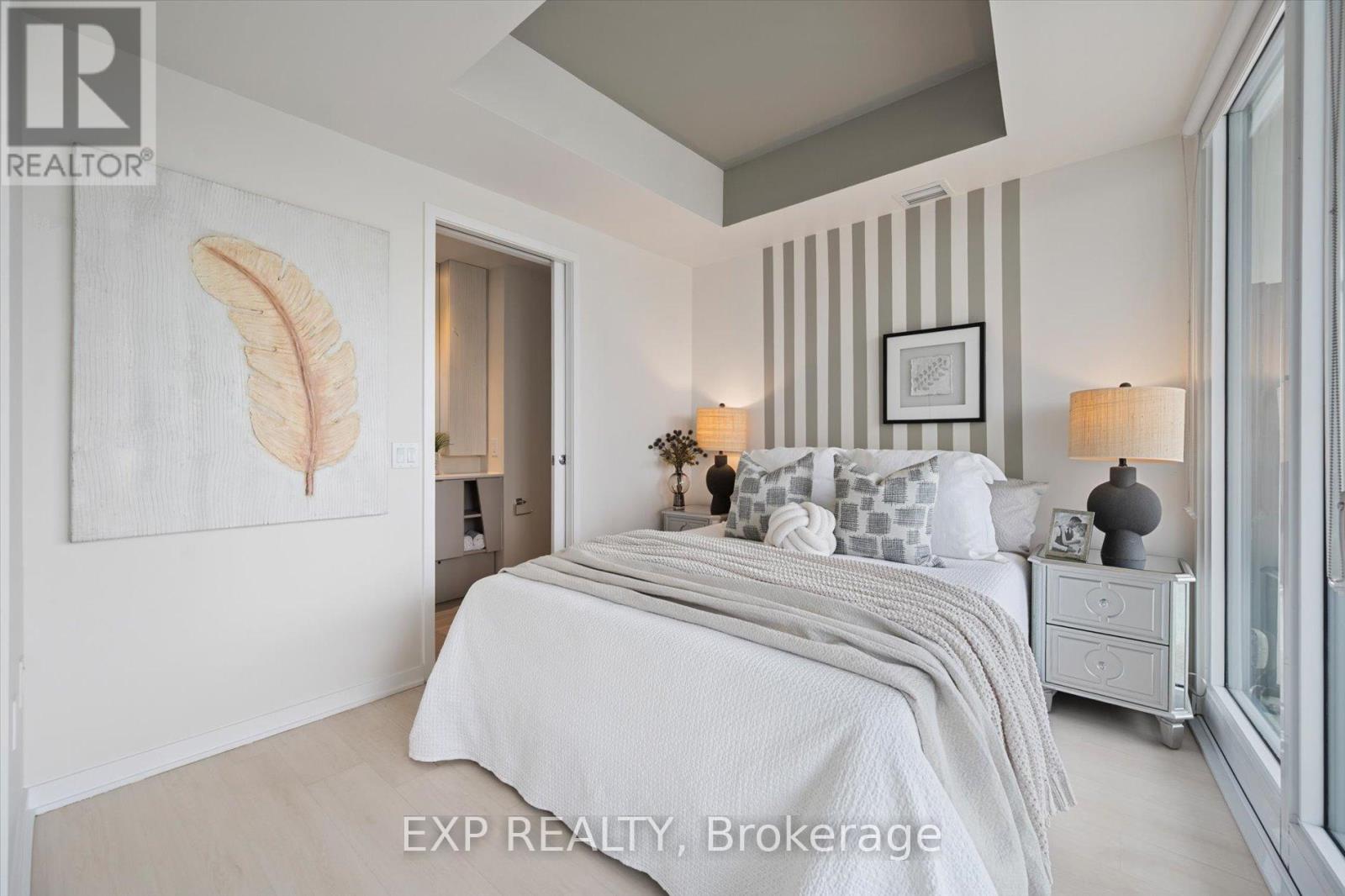 1403 - 3900 Confederation Parkway, Mississauga, Ontario  L5B 0M3 - Photo 12 - W12918012