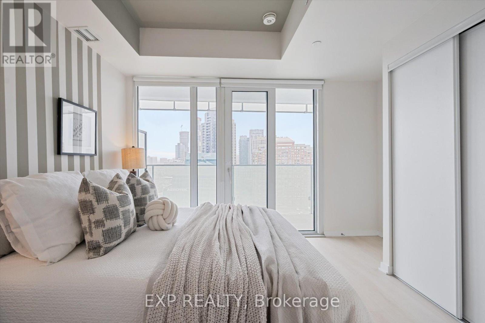 1403 - 3900 Confederation Parkway, Mississauga, Ontario  L5B 0M3 - Photo 13 - W12918012