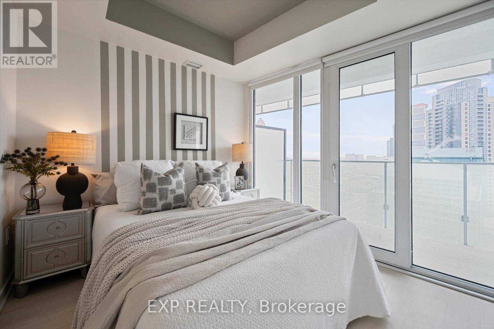 1403 - 3900 Confederation Parkway, Mississauga, Ontario  L5B 0M3 - Photo 14 - W12918012