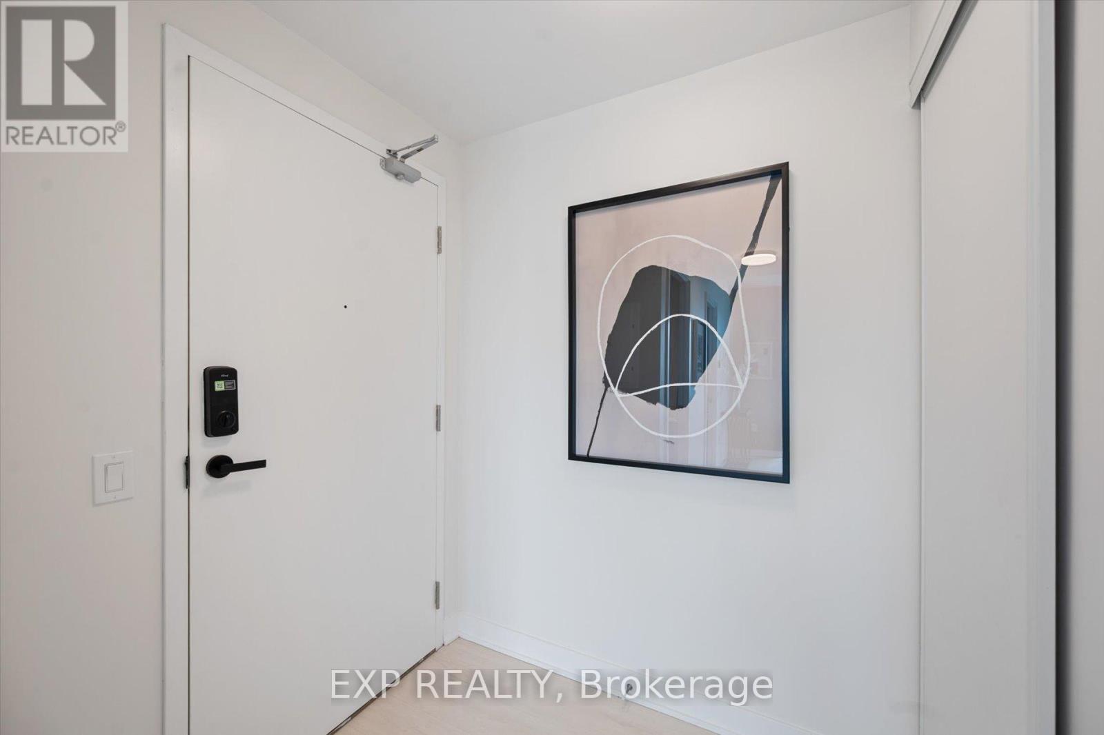 1403 - 3900 Confederation Parkway, Mississauga, Ontario  L5B 0M3 - Photo 2 - W12918012