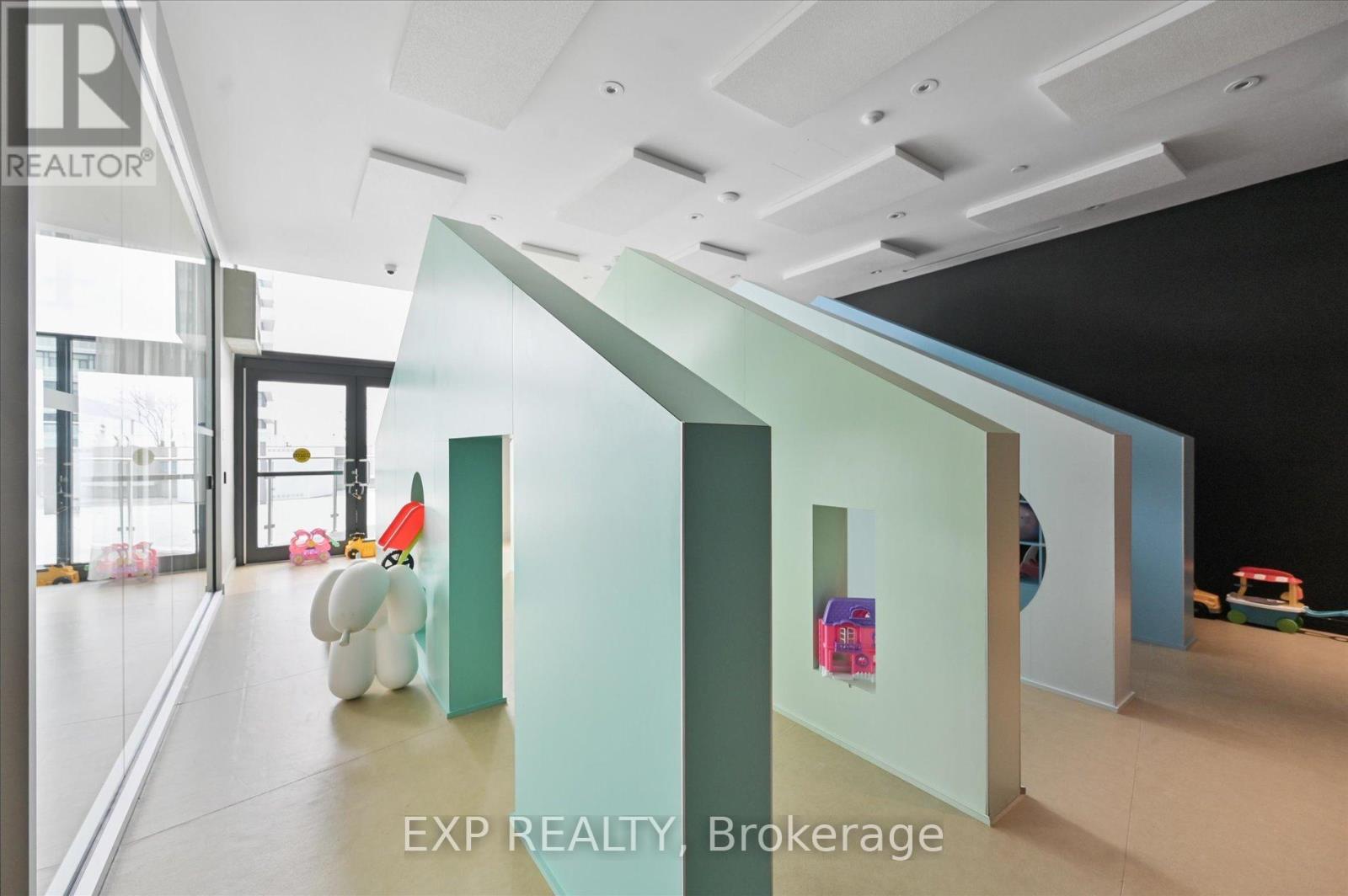 1403 - 3900 Confederation Parkway, Mississauga, Ontario  L5B 0M3 - Photo 33 - W12918012