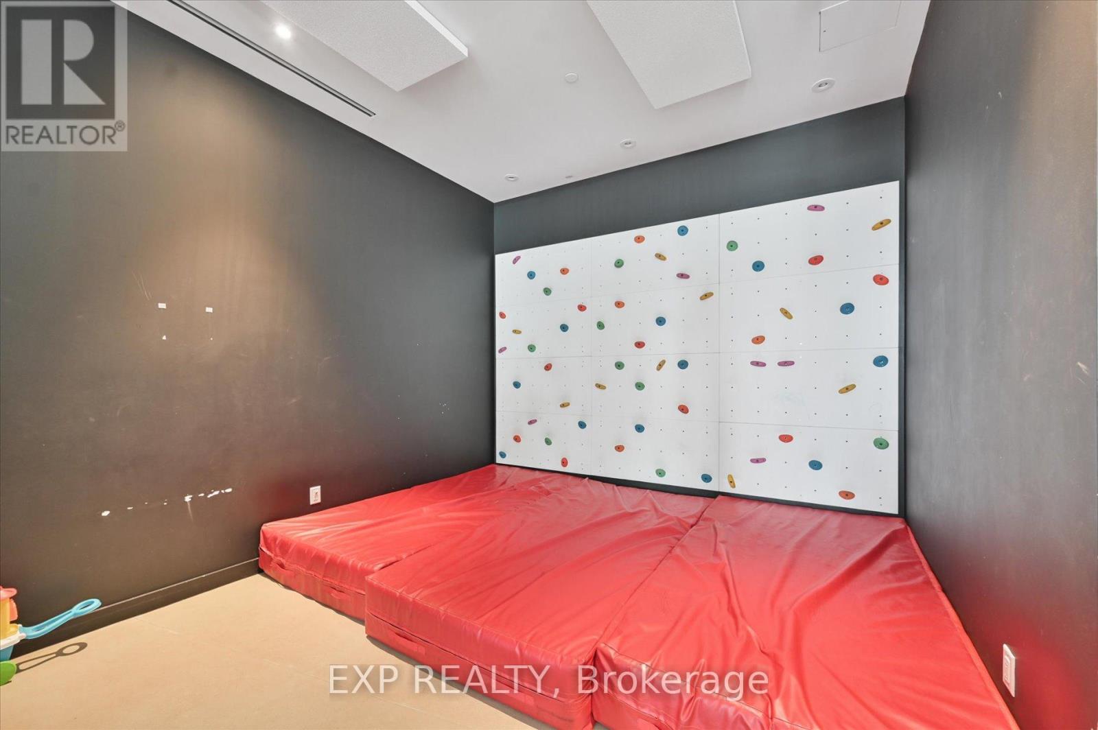 1403 - 3900 Confederation Parkway, Mississauga, Ontario  L5B 0M3 - Photo 34 - W12918012