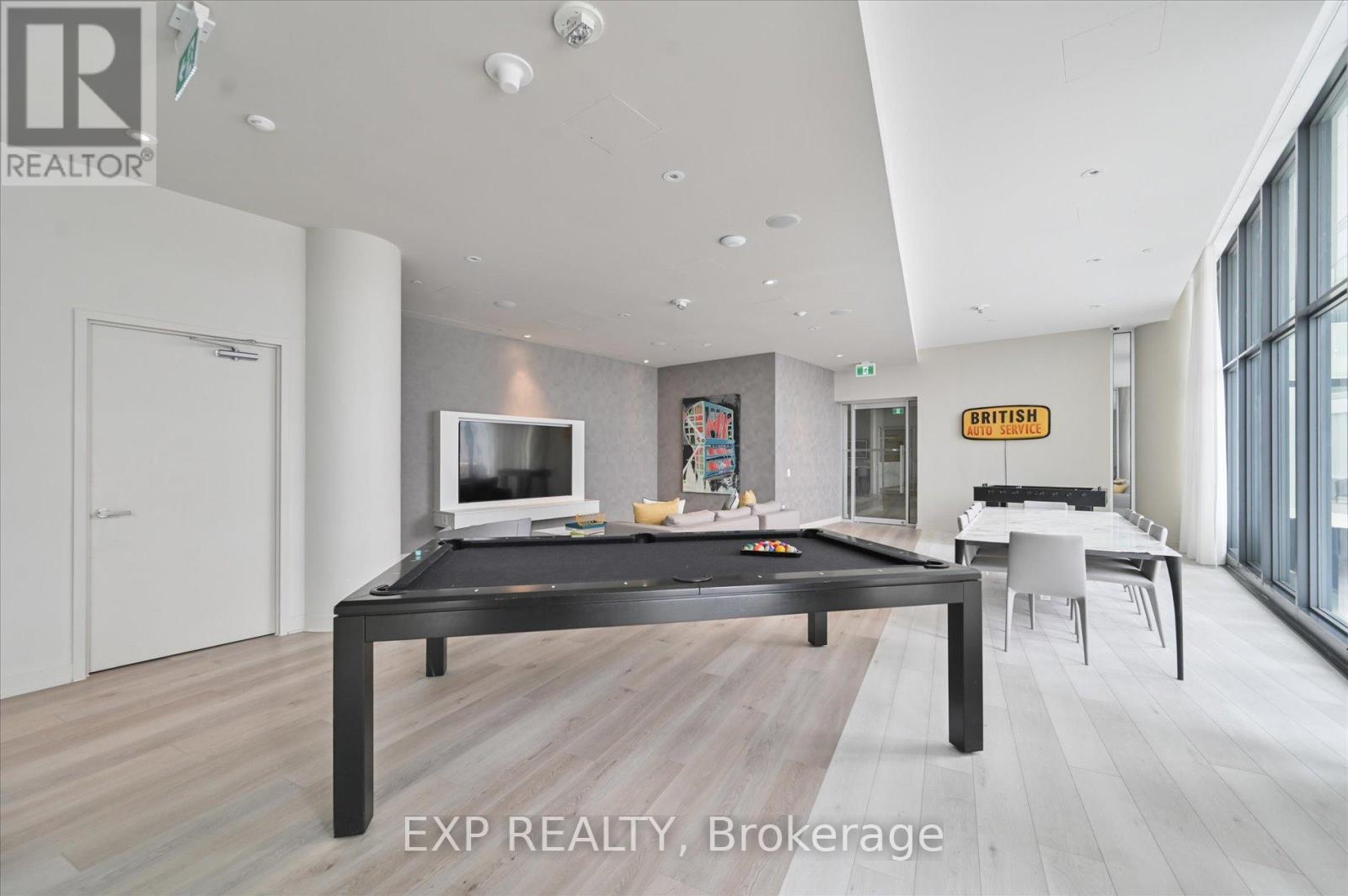 1403 - 3900 Confederation Parkway, Mississauga, Ontario  L5B 0M3 - Photo 35 - W12918012