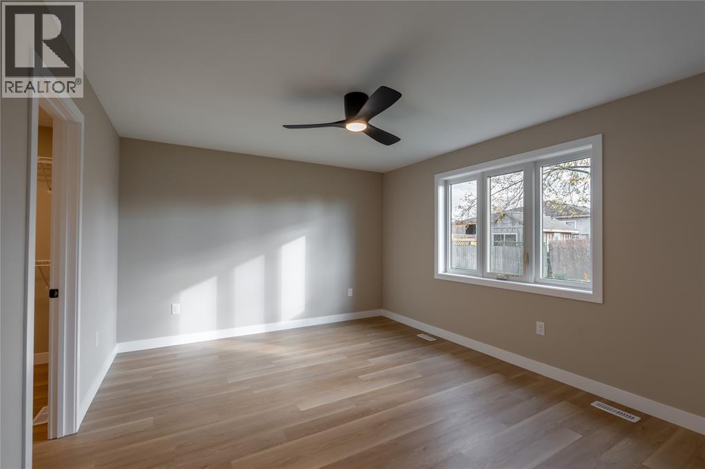 4005 Greenwood Drive, Petrolia, Ontario  N0N 1R0 - Photo 13 - 26001068