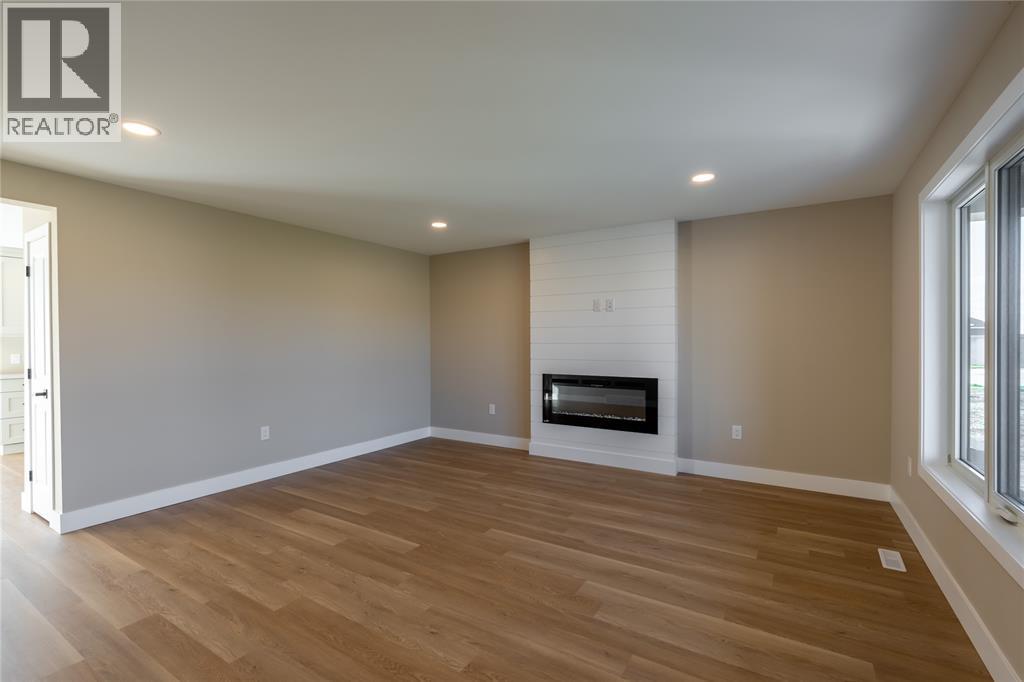 4005 Greenwood Drive, Petrolia, Ontario  N0N 1R0 - Photo 5 - 26001068