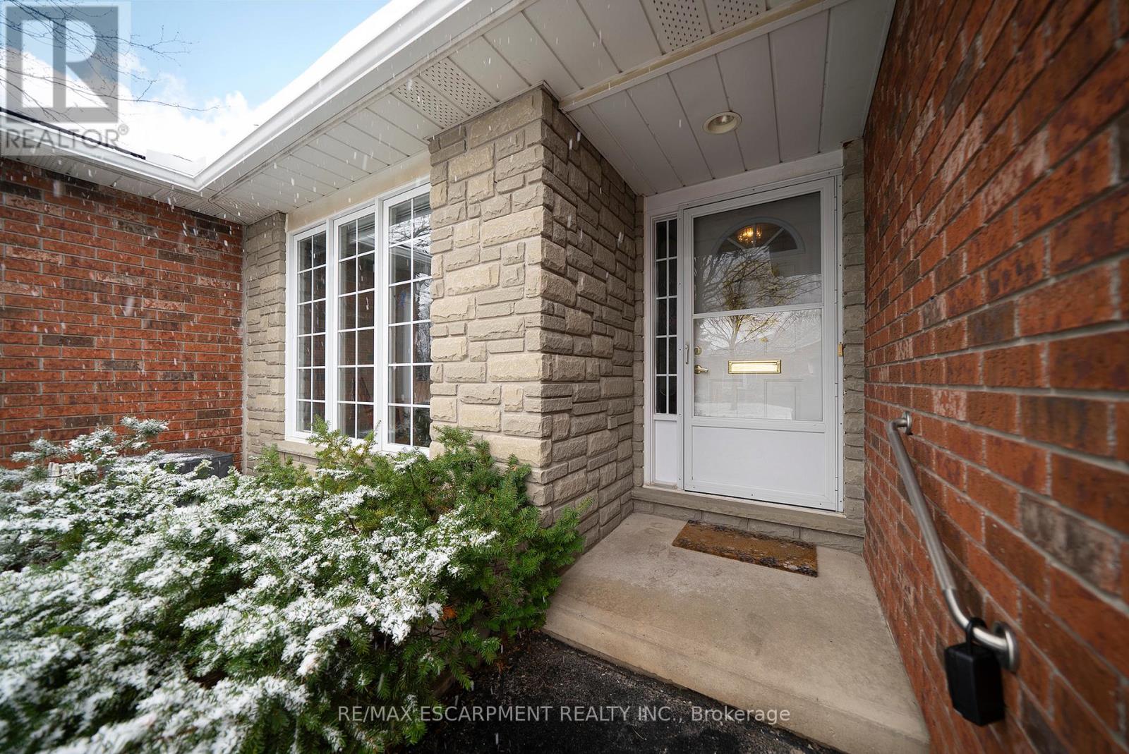 9 - 146 North Park Street, Brantford, Ontario  N3R 4K5 - Photo 2 - X12917970