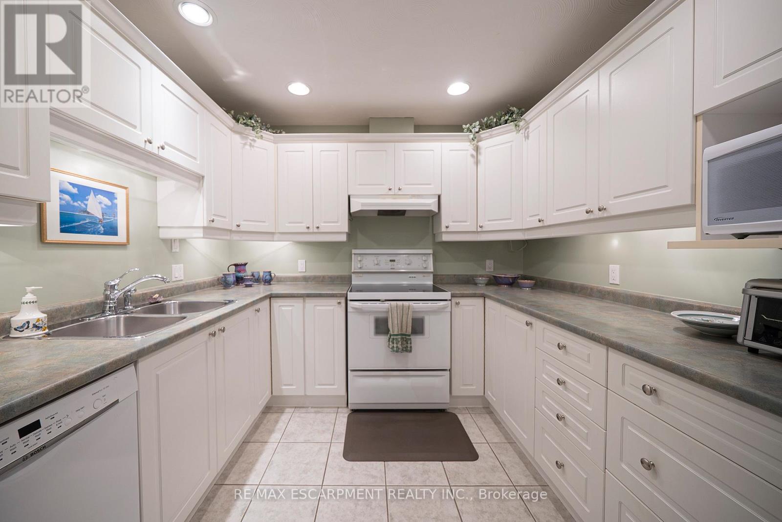 9 - 146 North Park Street, Brantford, Ontario  N3R 4K5 - Photo 7 - X12917970