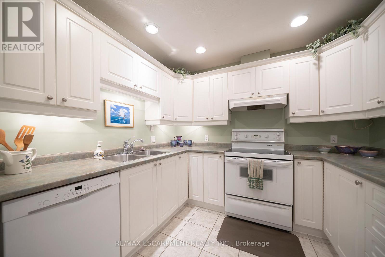 9 - 146 North Park Street, Brantford, Ontario  N3R 4K5 - Photo 8 - X12917970