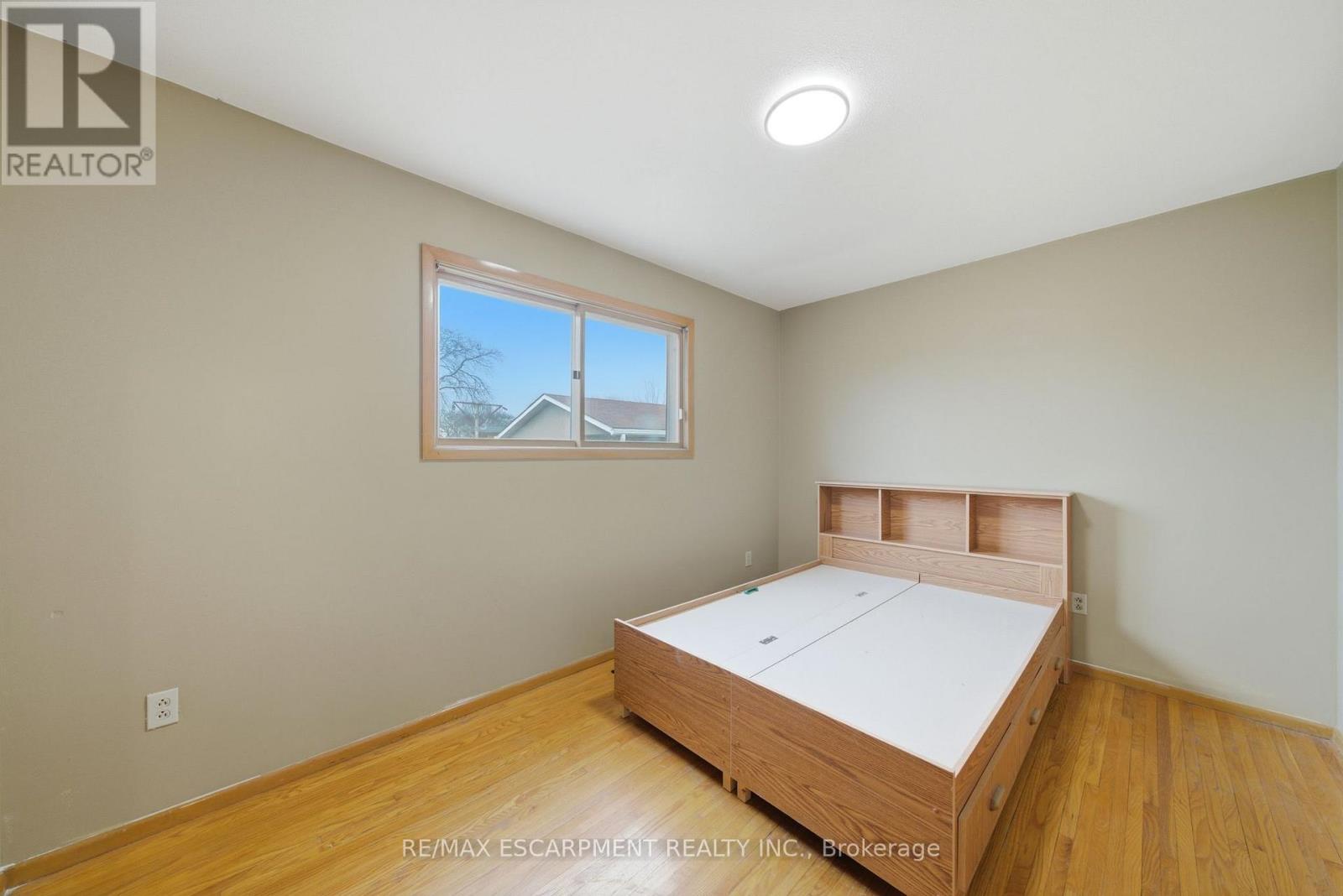 136 Cromwell Crescent, Hamilton, Ontario  L8G 2G2 - Photo 10 - X12917978