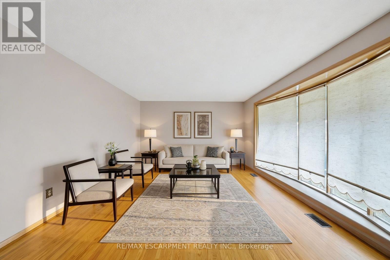 136 Cromwell Crescent, Hamilton, Ontario  L8G 2G2 - Photo 3 - X12917978