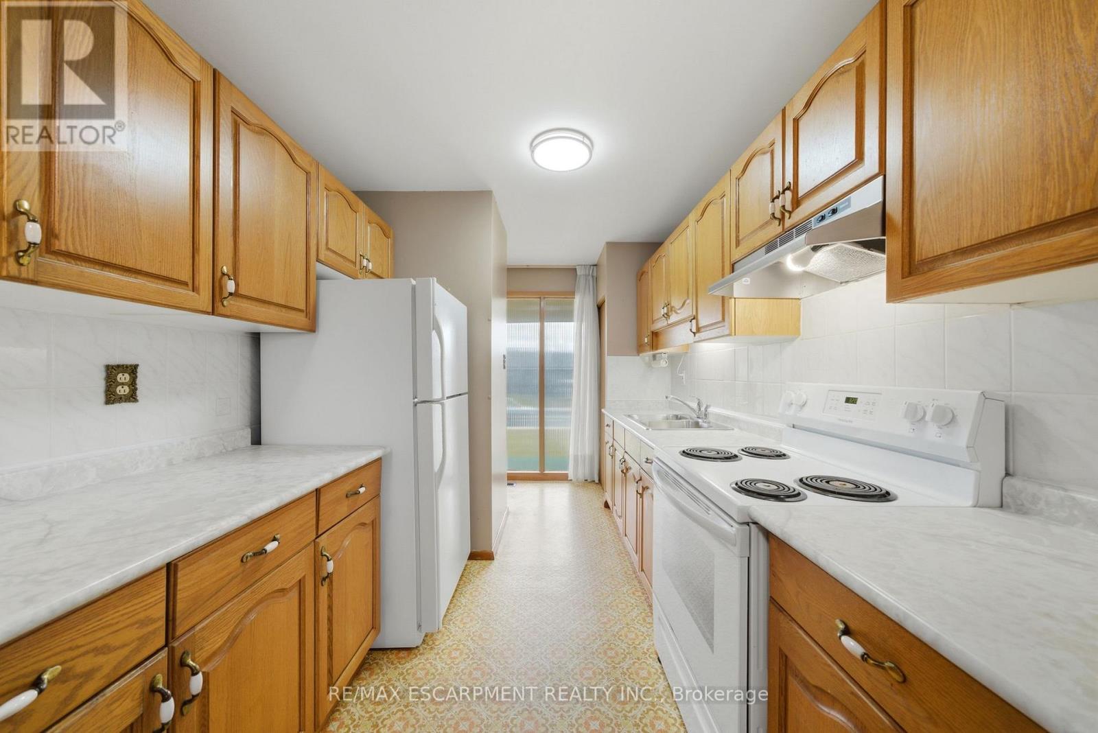 136 Cromwell Crescent, Hamilton, Ontario  L8G 2G2 - Photo 6 - X12917978