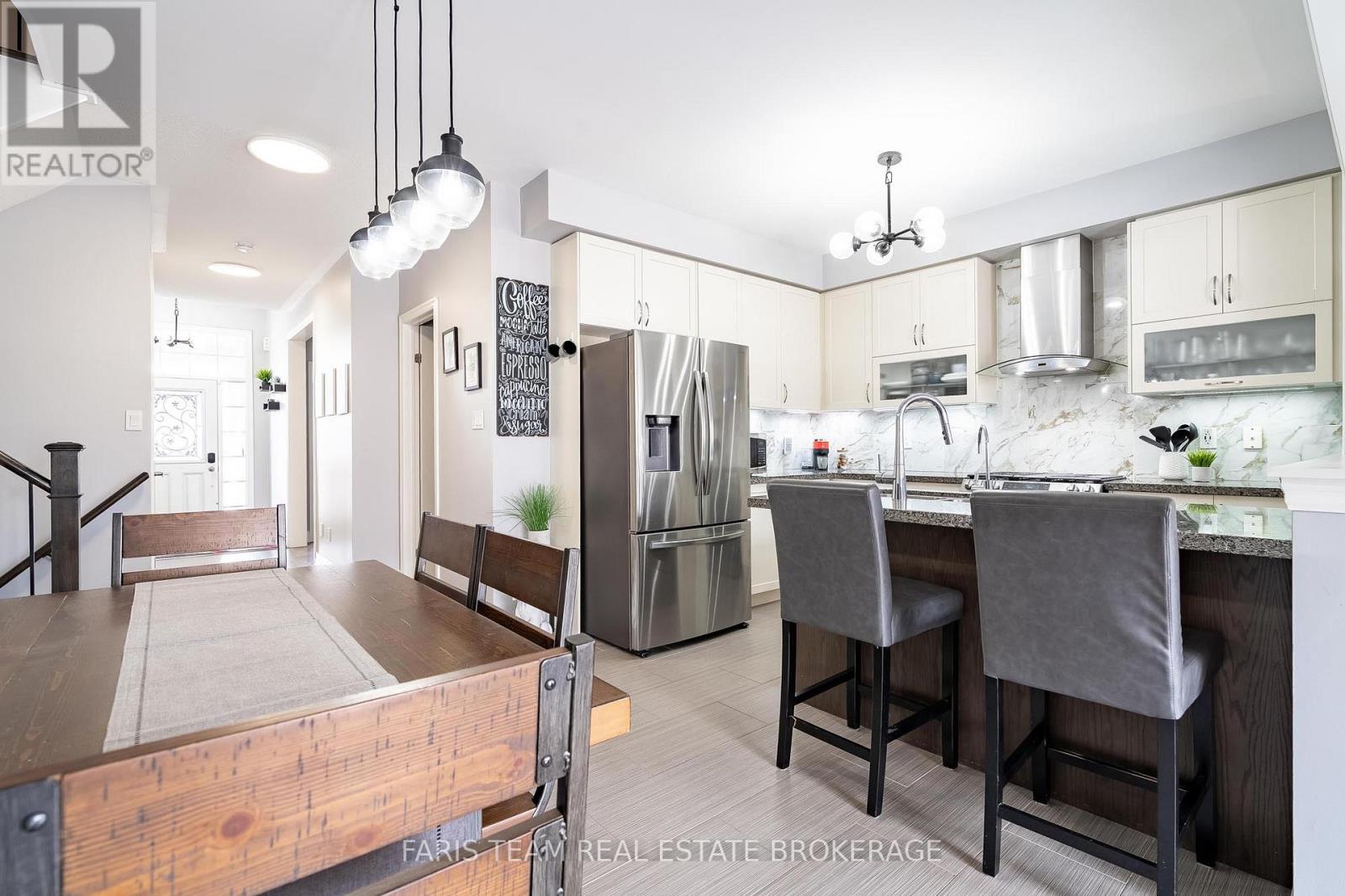 461 Greenwood Drive, Essa, Ontario  L3W 0R4 - Photo 5 - N12782160