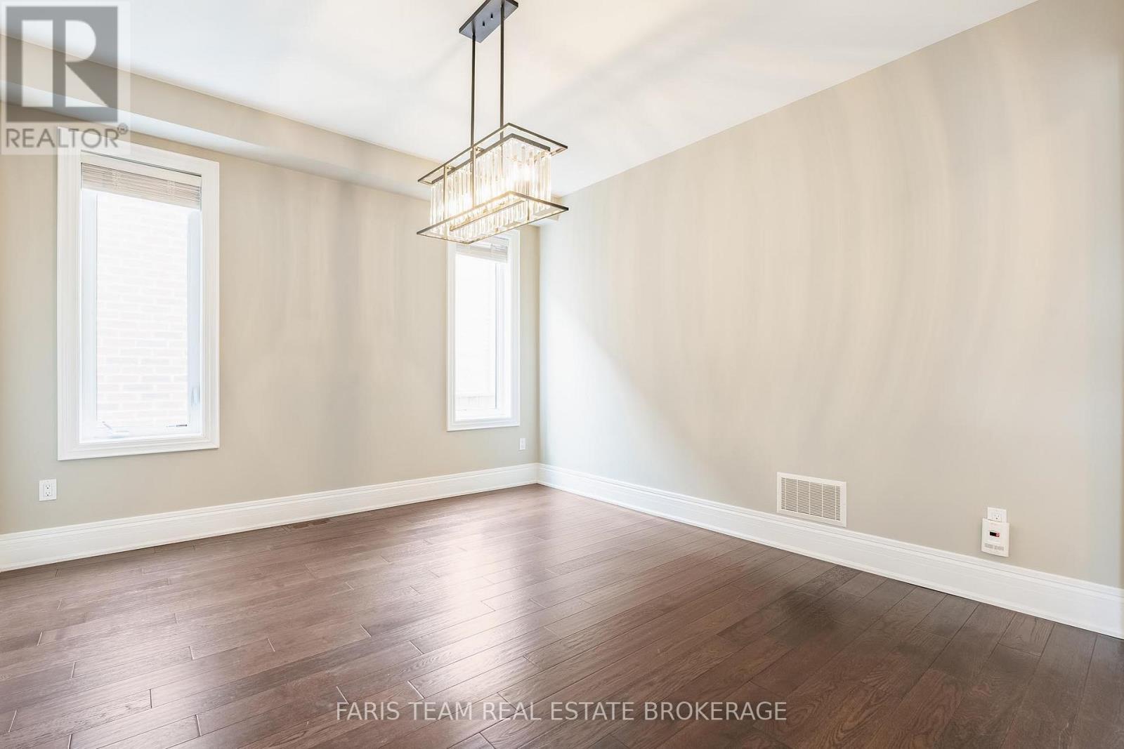 27 Marks Road, Springwater, Ontario  L9X 0S5 - Photo 12 - S12911304