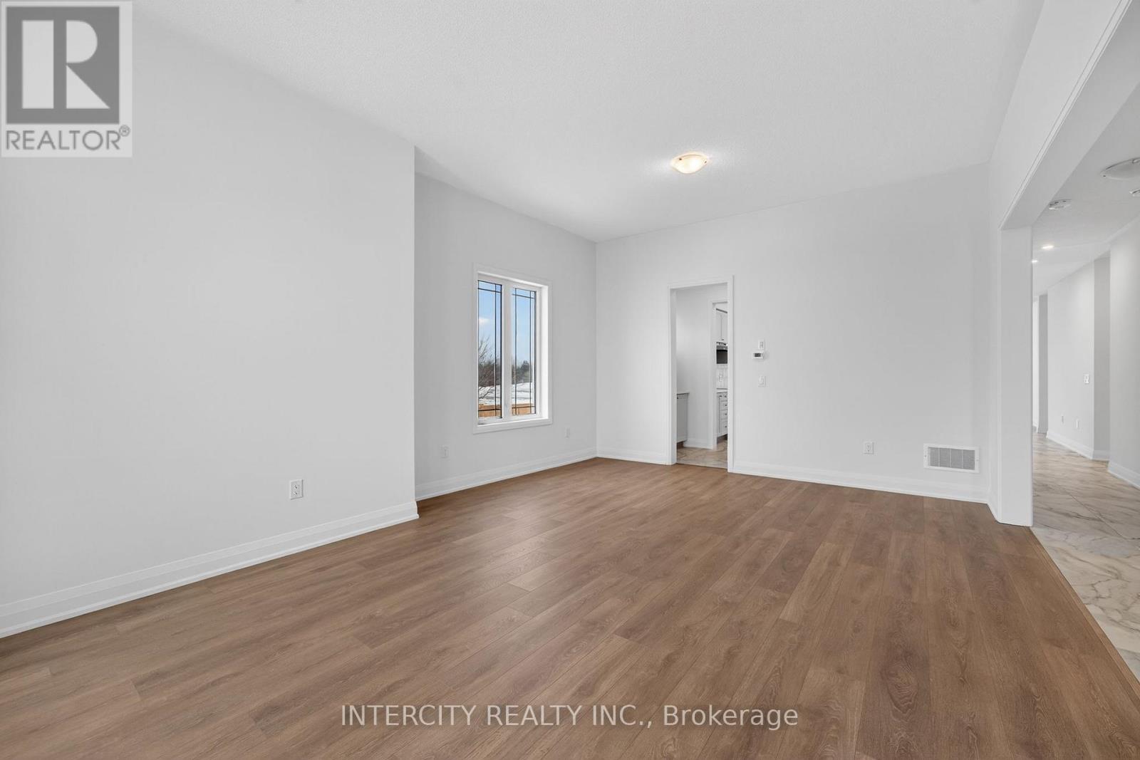 38 Legacy Circle, Wasaga Beach, Ontario  L9Z 0M5 - Photo 11 - S12916996