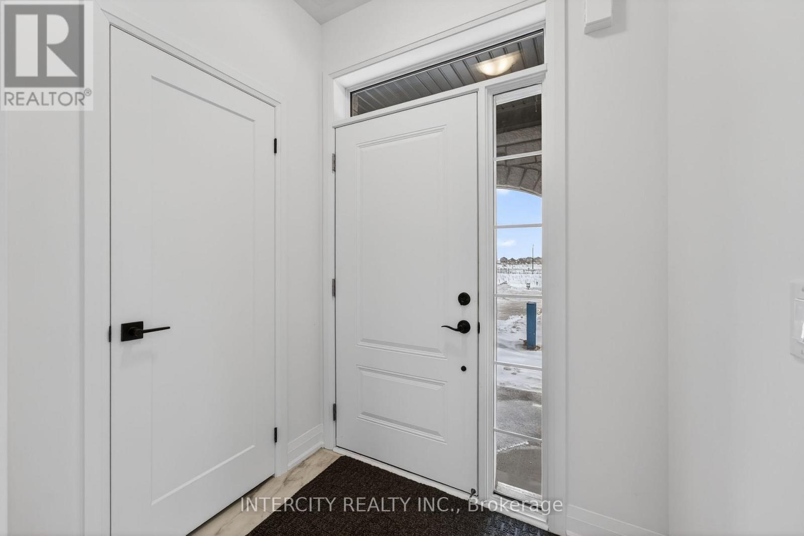 38 Legacy Circle, Wasaga Beach, Ontario  L9Z 0M5 - Photo 5 - S12916996