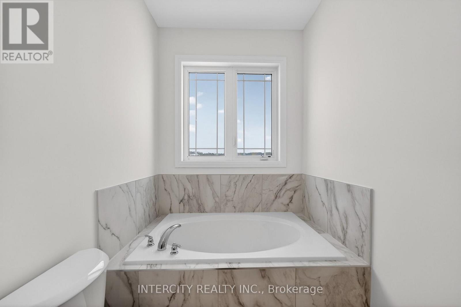 38 Legacy Circle, Wasaga Beach, Ontario  L9Z 0M5 - Photo 38 - S12916996