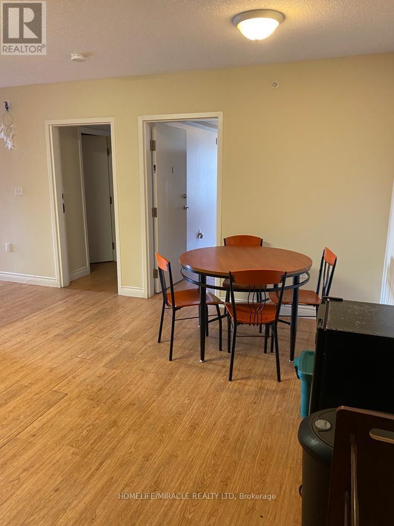 203 - 392 Albert Street, Waterloo, Ontario  N2L 3V1 - Photo 2 - X12892472