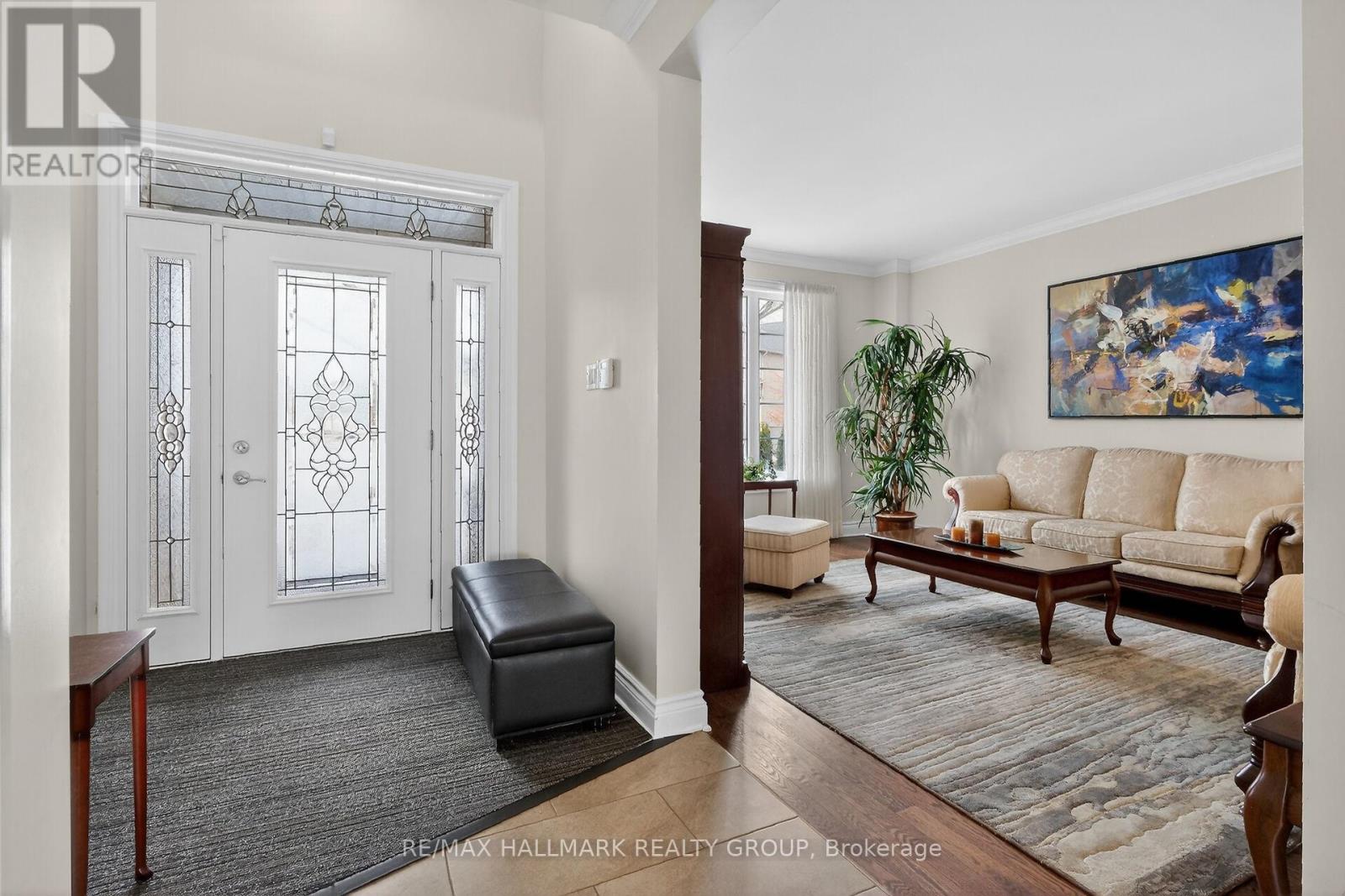 453 Keith Crescent, Ottawa, Ontario  K1W 0A5 - Photo 2 - X12912920