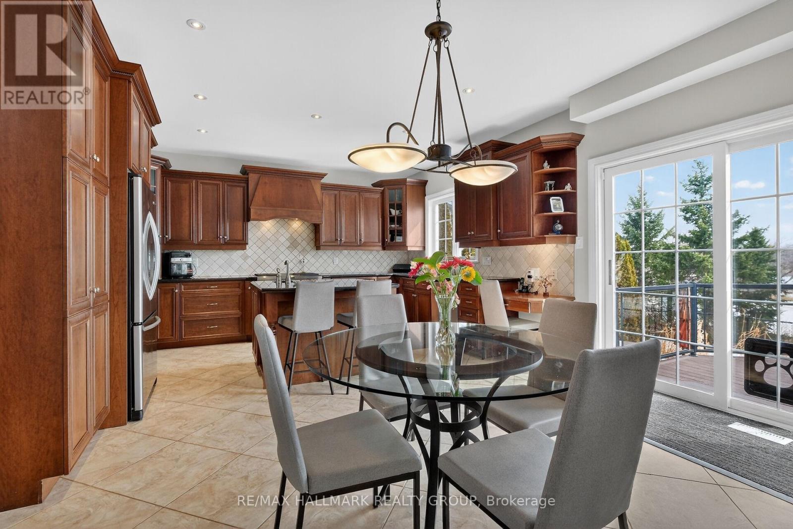 453 Keith Crescent, Ottawa, Ontario  K1W 0A5 - Photo 8 - X12912920