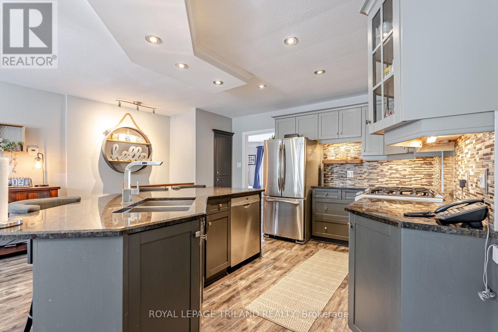 231 Thames Crescent, Thames Centre, Ontario  N0L 1G0 - Photo 17 - X12918048