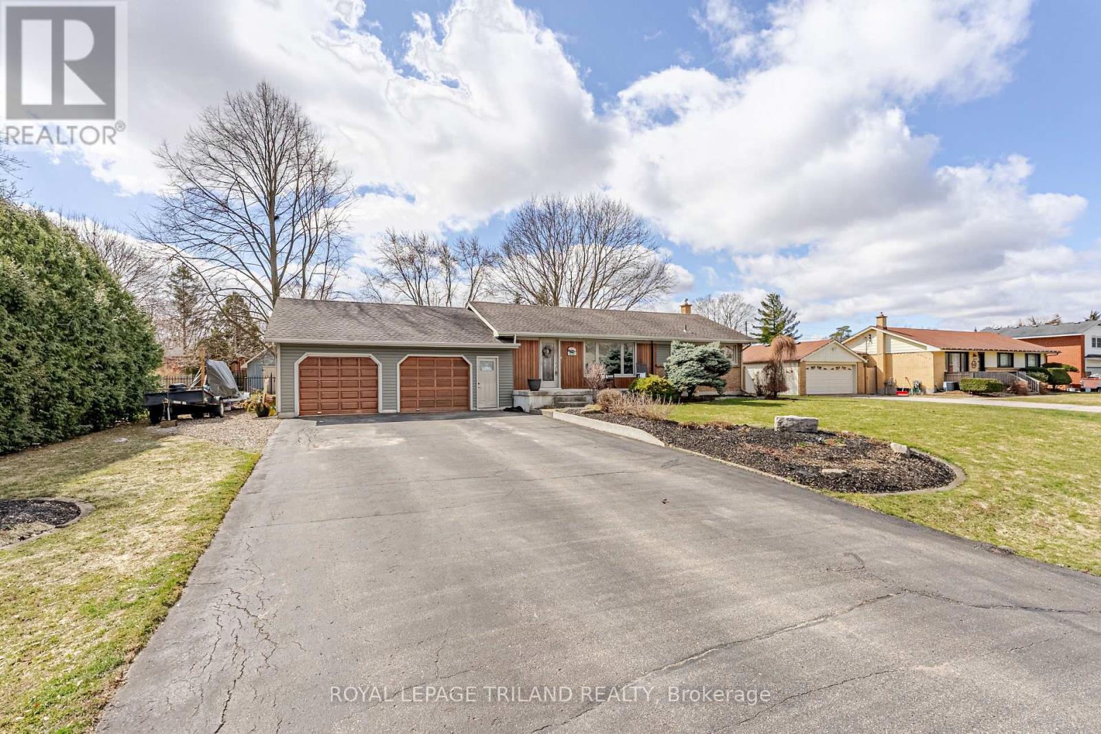 231 Thames Crescent, Thames Centre, Ontario  N0L 1G0 - Photo 2 - X12918048