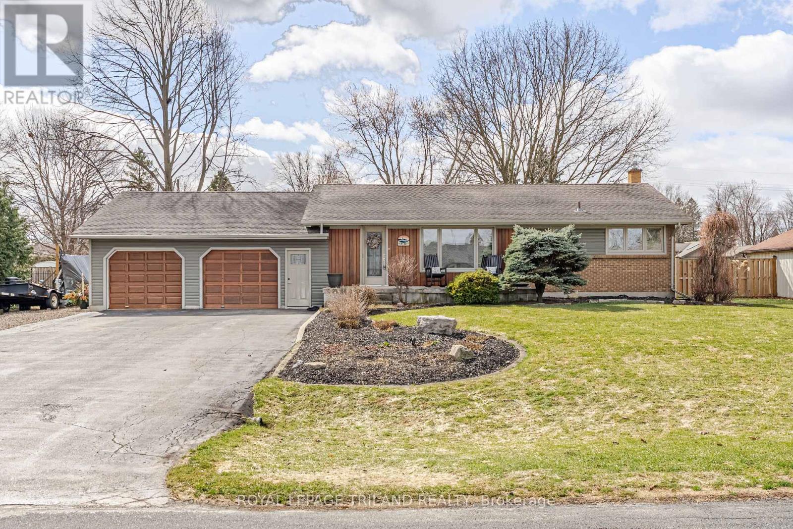231 Thames Crescent, Thames Centre, Ontario  N0L 1G0 - Photo 3 - X12918048