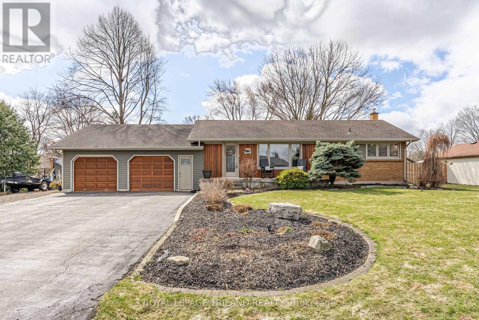 231 Thames Crescent, Thames Centre, Ontario  N0L 1G0 - Photo 4 - X12918048