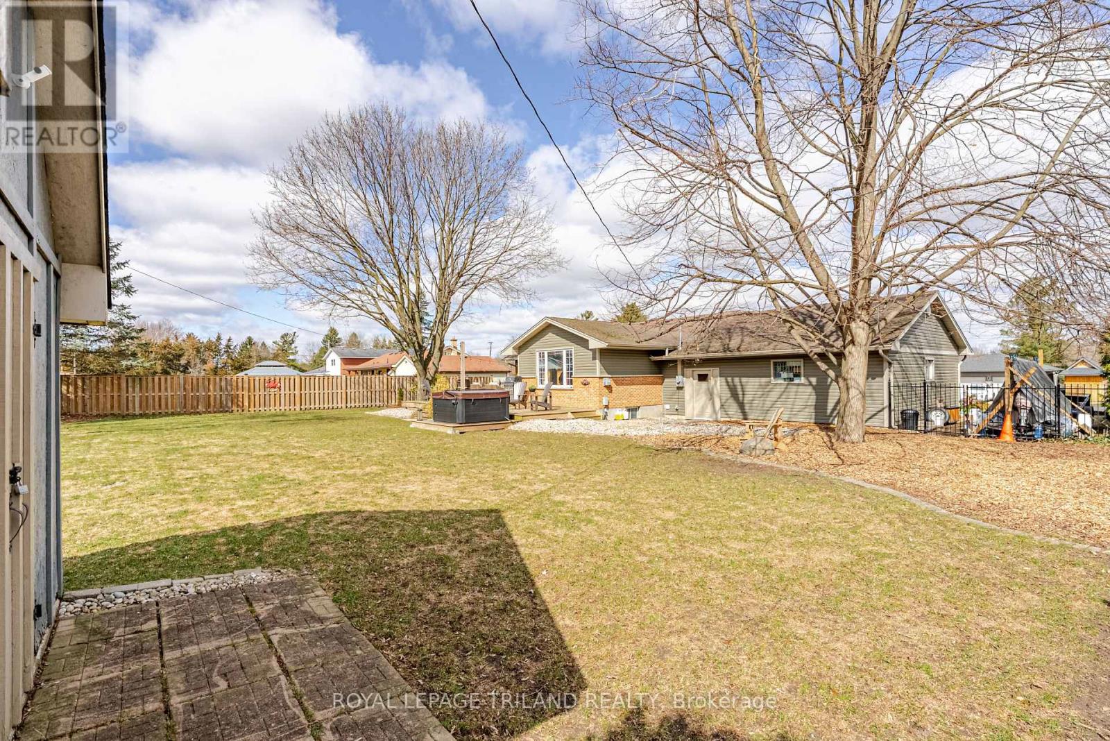 231 Thames Crescent, Thames Centre (Dorchester), Ontario  N0L 1G0 - Photo 45 - X12918048