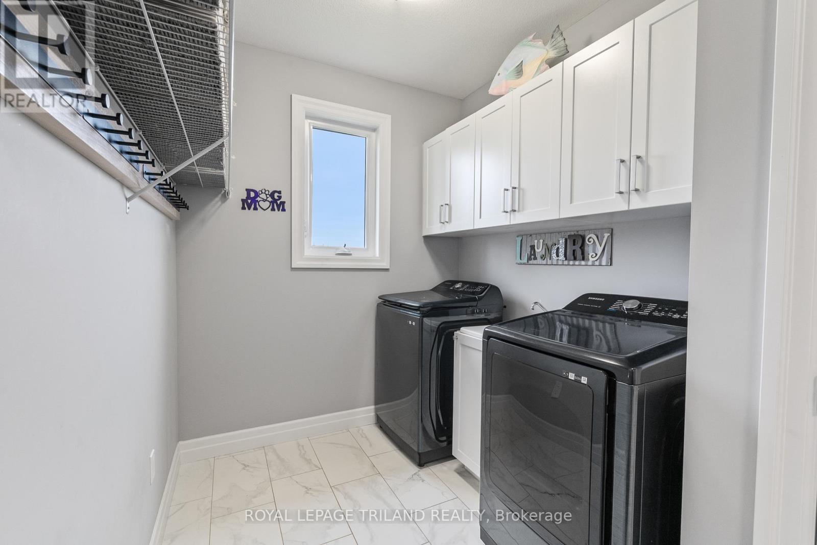 160 Elizabeth Street, Lambton Shores, Ontario N0M 2N0 - Photo 11 - X12918076