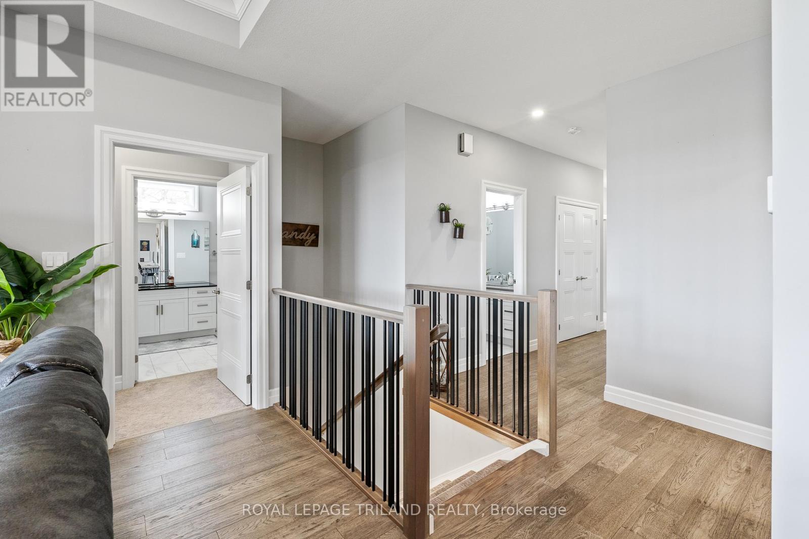 160 Elizabeth Street, Lambton Shores, Ontario N0M 2N0 - Photo 12 - X12918076