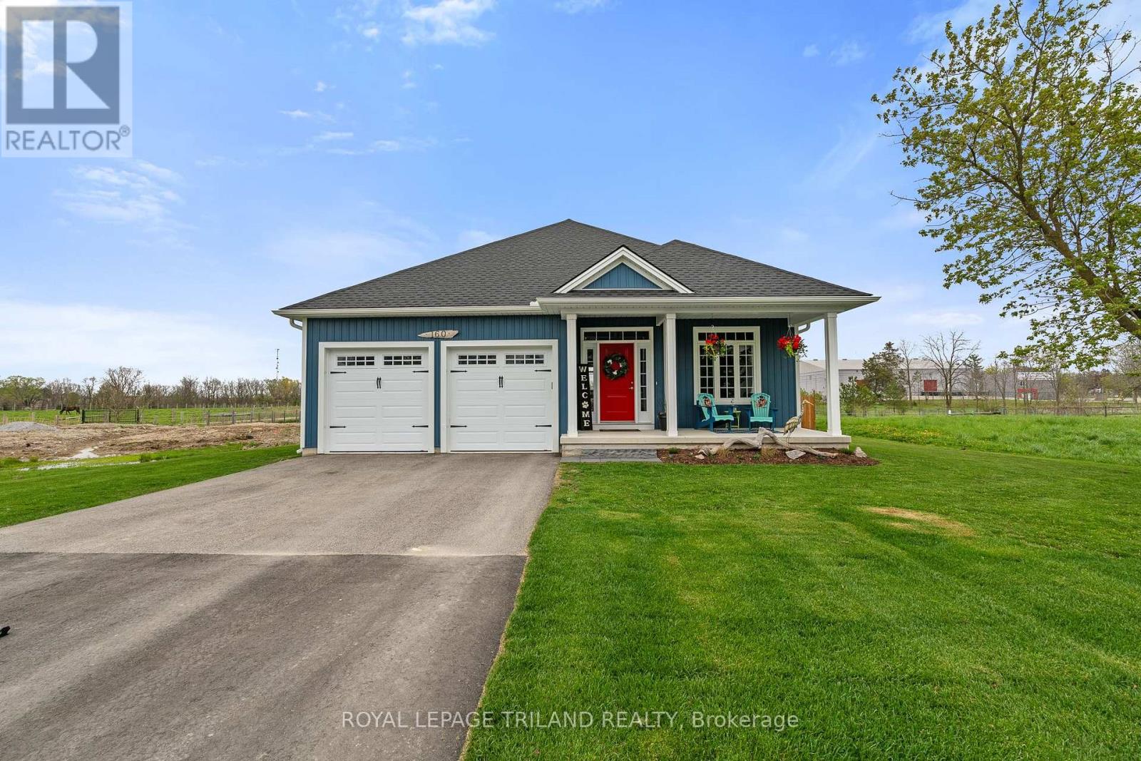 160 Elizabeth Street, Lambton Shores, Ontario N0M 2N0 - Photo 2 - X12918076