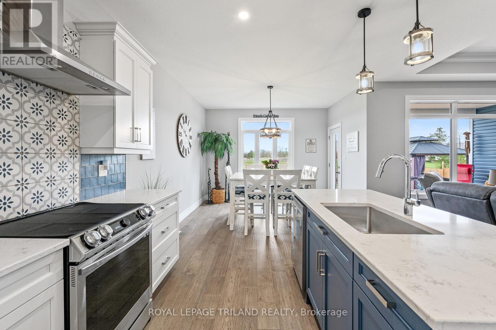 160 Elizabeth Street, Lambton Shores, Ontario N0M 2N0 - Photo 21 - X12918076