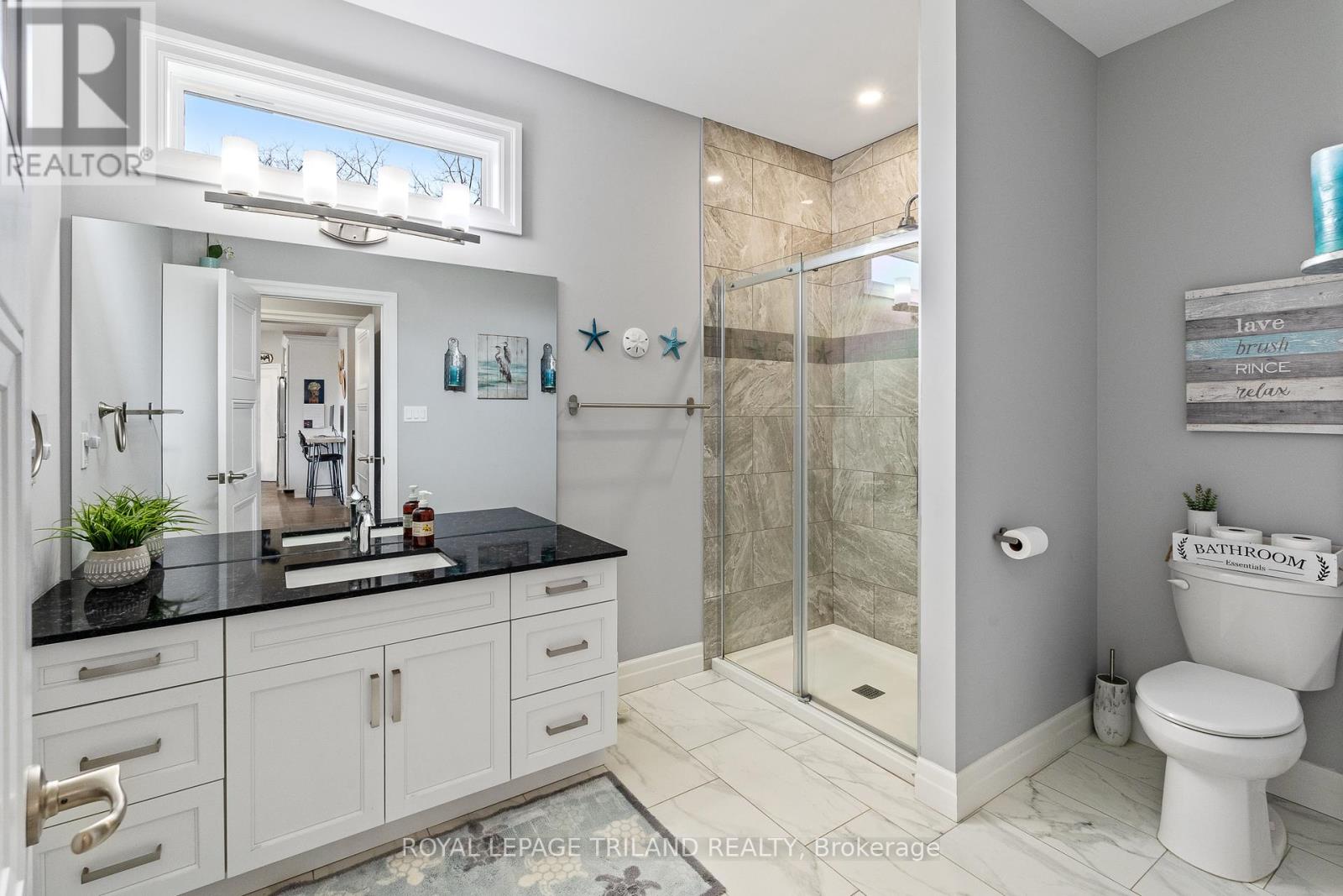 160 Elizabeth Street, Lambton Shores, Ontario N0M 2N0 - Photo 26 - X12918076