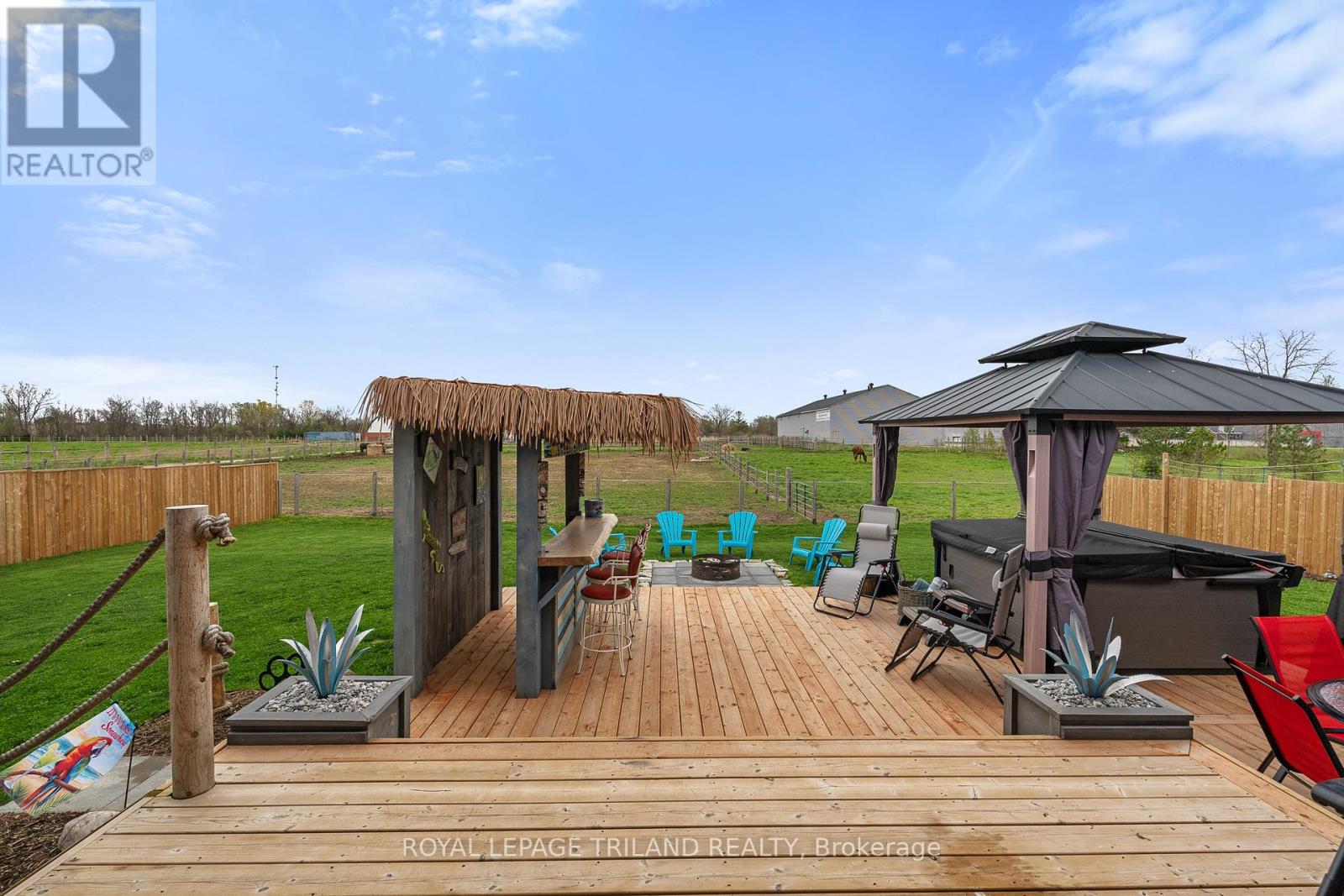 160 Elizabeth Street, Lambton Shores, Ontario N0M 2N0 - Photo 35 - X12918076