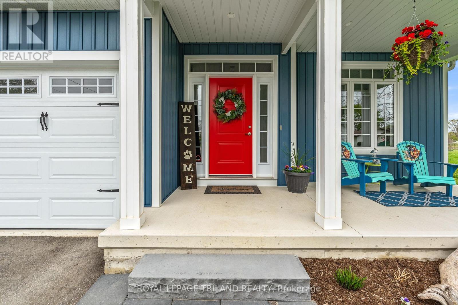 160 Elizabeth Street, Lambton Shores, Ontario N0M 2N0 - Photo 7 - X12918076