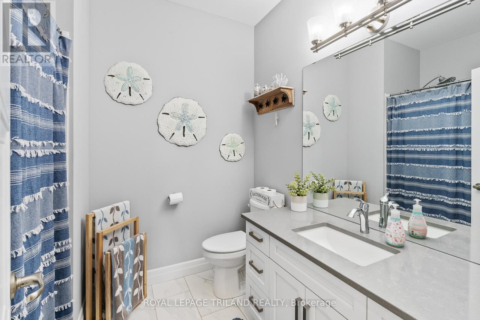 160 Elizabeth Street, Lambton Shores, Ontario N0M 2N0 - Photo 9 - X12918076