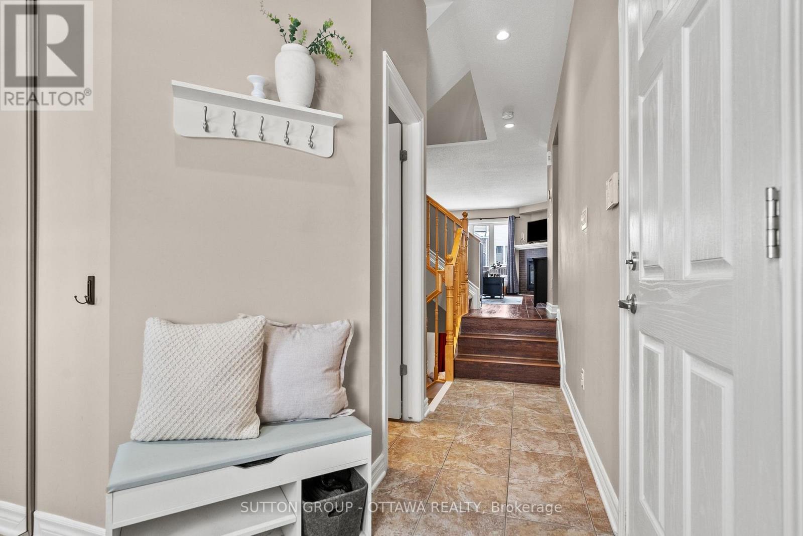 682 Paul Metivier Drive, Ottawa, Ontario K2J 2T4 - Photo 4 - X12918050