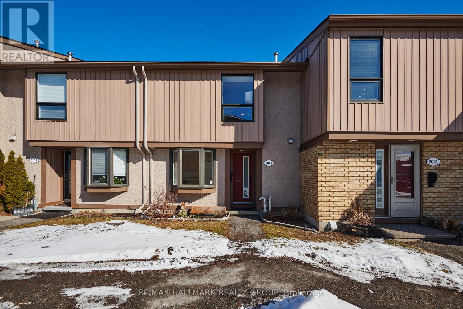 31 - 2019 Stonehenge Crescent, Ottawa, Ontario K1B 4N7 - Photo 1 - X12918080