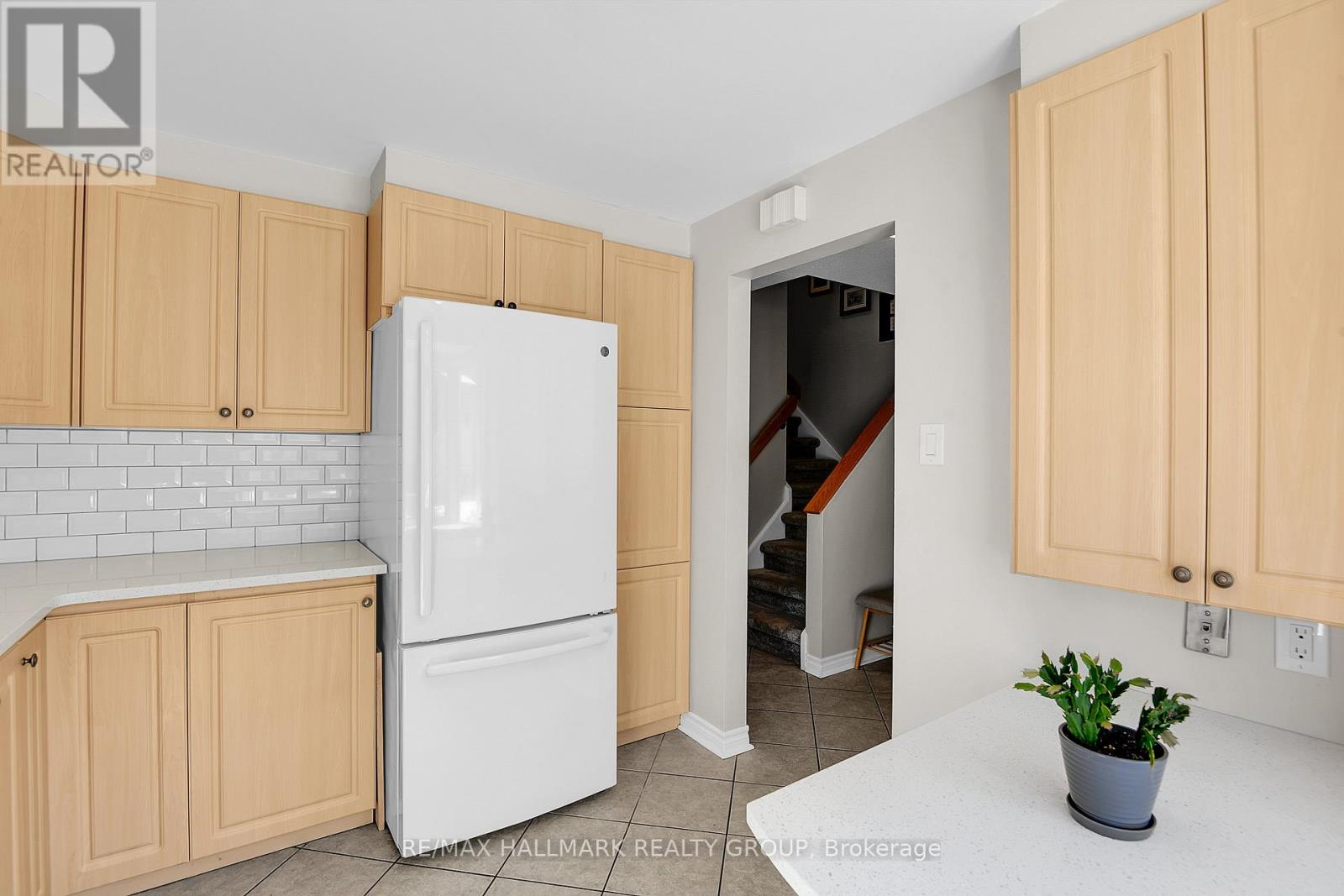 31 - 2019 Stonehenge Crescent, Ottawa, Ontario K1B 4N7 - Photo 10 - X12918080