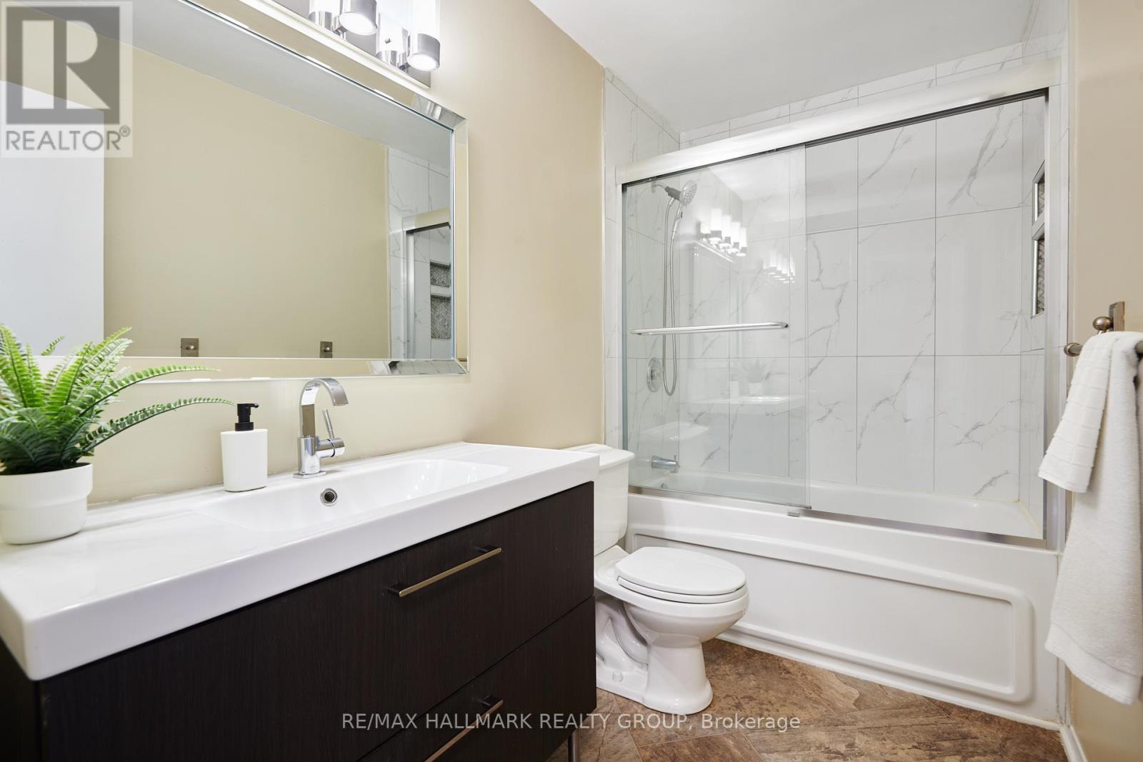 31 - 2019 Stonehenge Crescent, Ottawa, Ontario K1B 4N7 - Photo 22 - X12918080