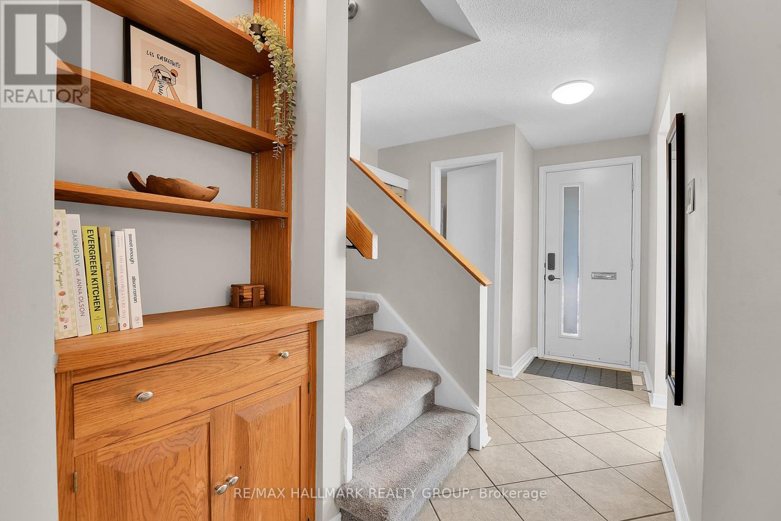 31 - 2019 Stonehenge Crescent, Ottawa, Ontario K1B 4N7 - Photo 6 - X12918080