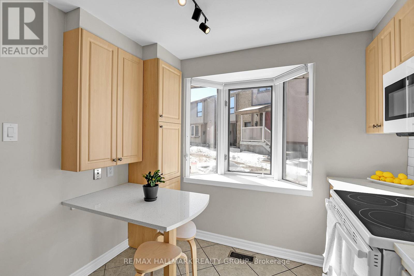 31 - 2019 Stonehenge Crescent, Ottawa, Ontario K1B 4N7 - Photo 8 - X12918080