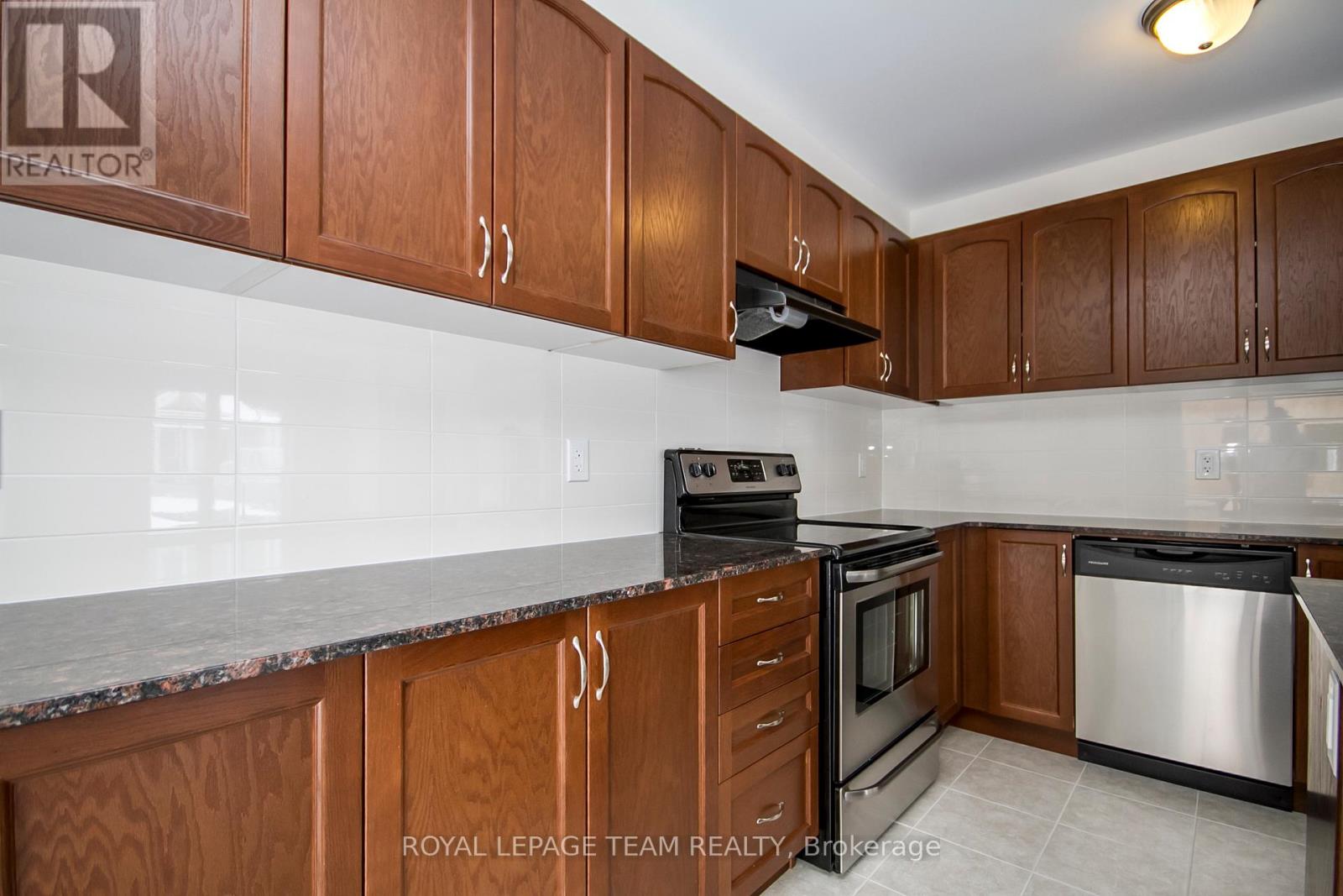 121 Santolina Street, Ottawa, Ontario  K2S 0W8 - Photo 15 - X12918146