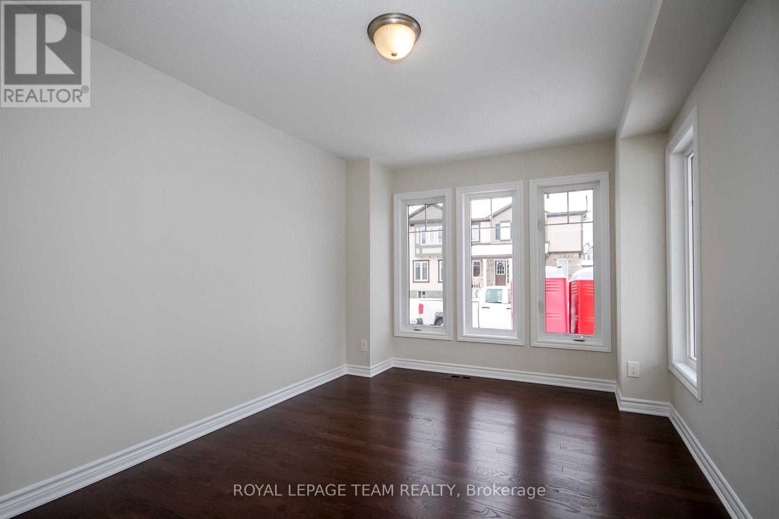 121 Santolina Street, Ottawa, Ontario  K2S 0W8 - Photo 9 - X12918146