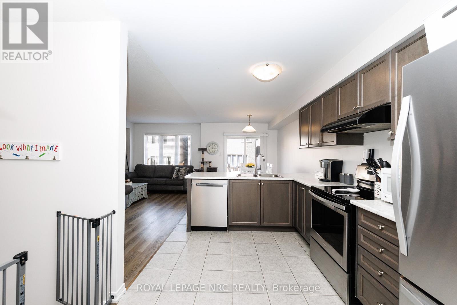 7794 White Pine Crescent, Niagara Falls, Ontario  L2H 3R4 - Photo 5 - X12918054