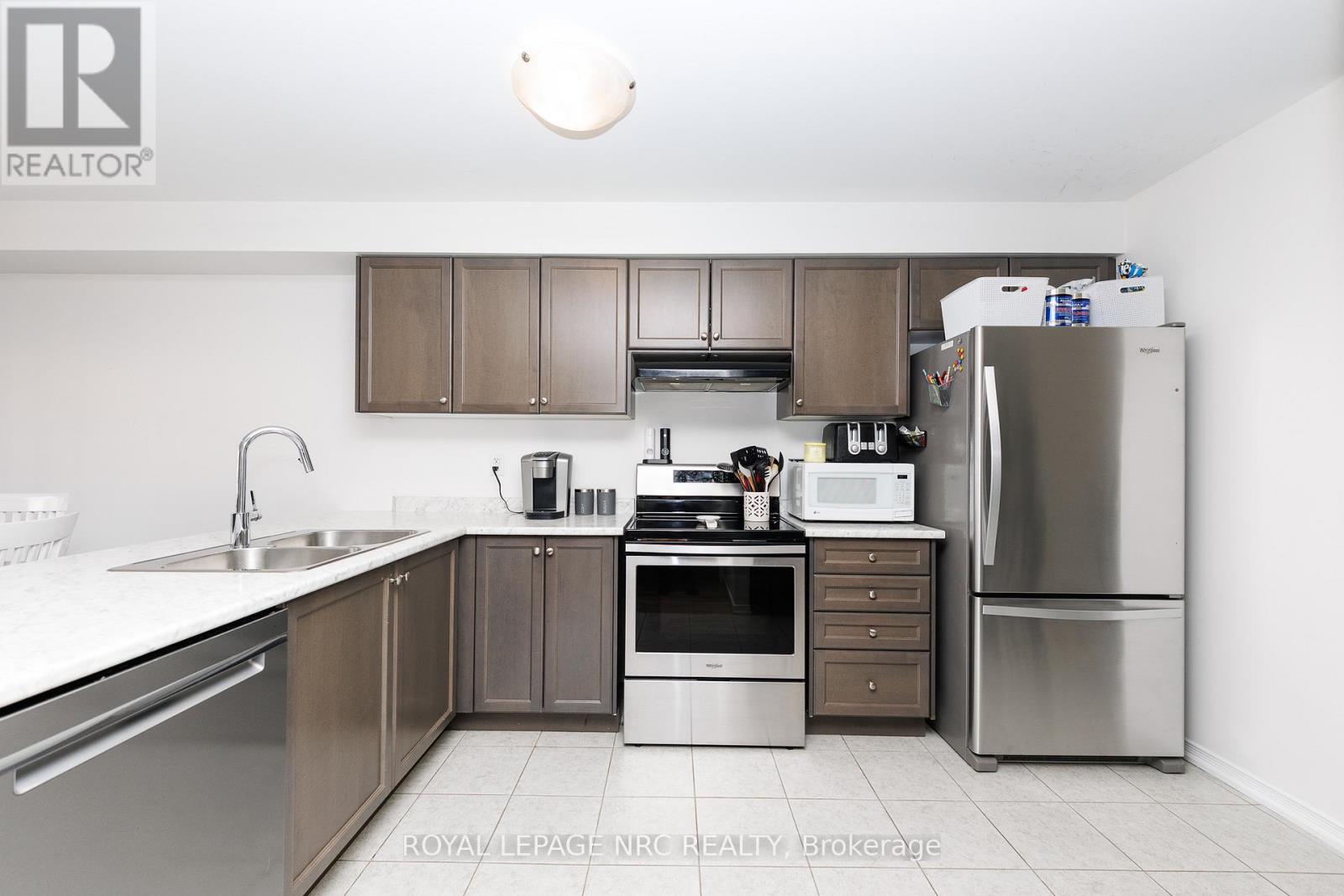 7794 White Pine Crescent, Niagara Falls, Ontario  L2H 3R4 - Photo 6 - X12918054