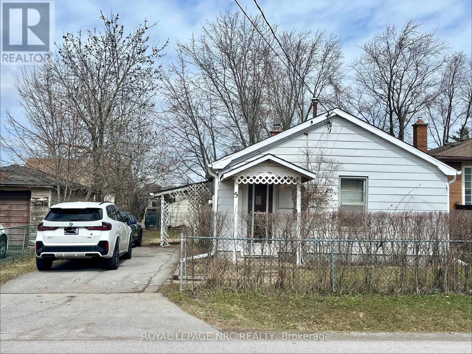 5 Greenwood Avenue, St. Catharines, Ontario  L2P 1X7 - Photo 3 - X12918062