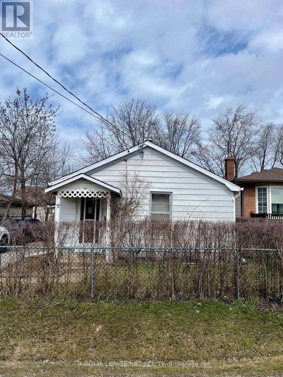 5 Greenwood Avenue, St. Catharines, Ontario  L2P 1X7 - Photo 6 - X12918062